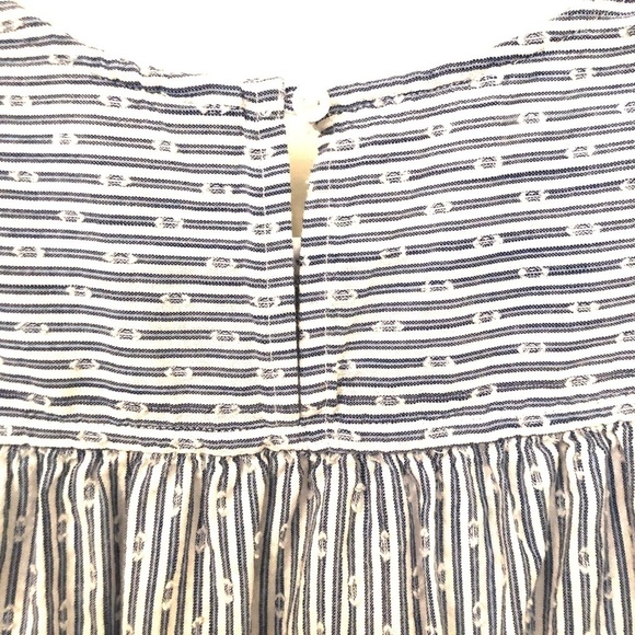2/$15 Old Navy - Blue & White Striped Tie Front Sleeveless Top Size XS Blouse - Picture 6 of 7